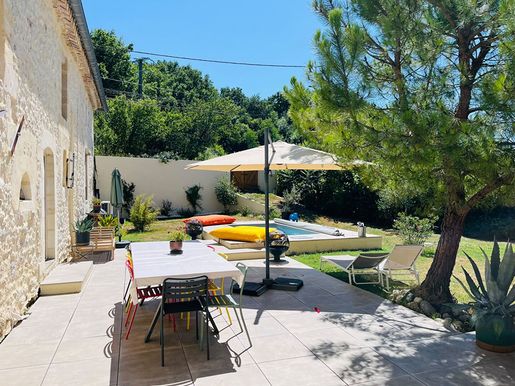 Maison 7 pièces 285 m² · à Villegouge · 285 m² · 540 000 €