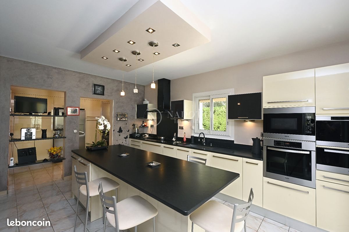 Maison à vendre, 240m², L'Isle-sur-la-Sorgue
