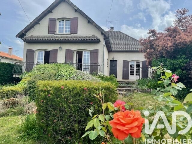 Maison à vendre, 141m², Gençay