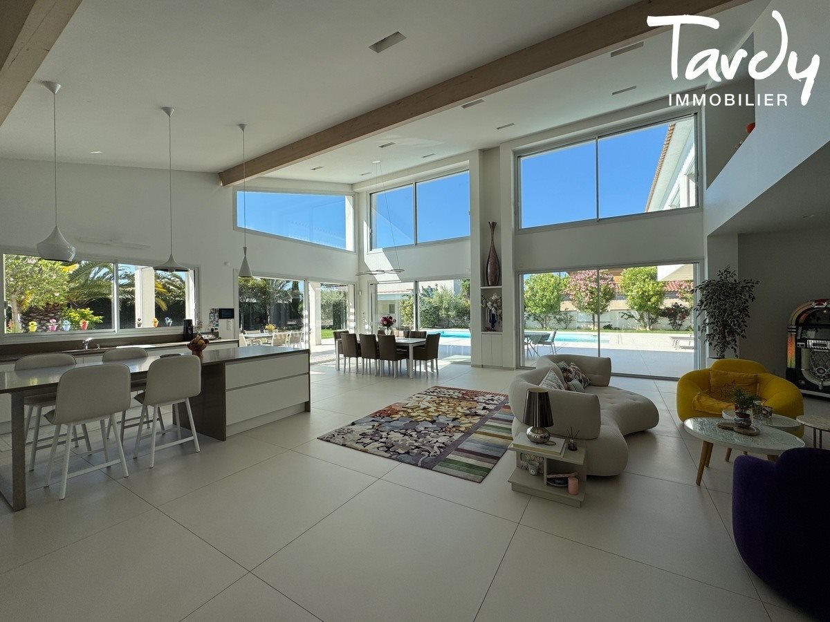 Maison à vendre, 370m², Saint-Cyr-sur-Mer