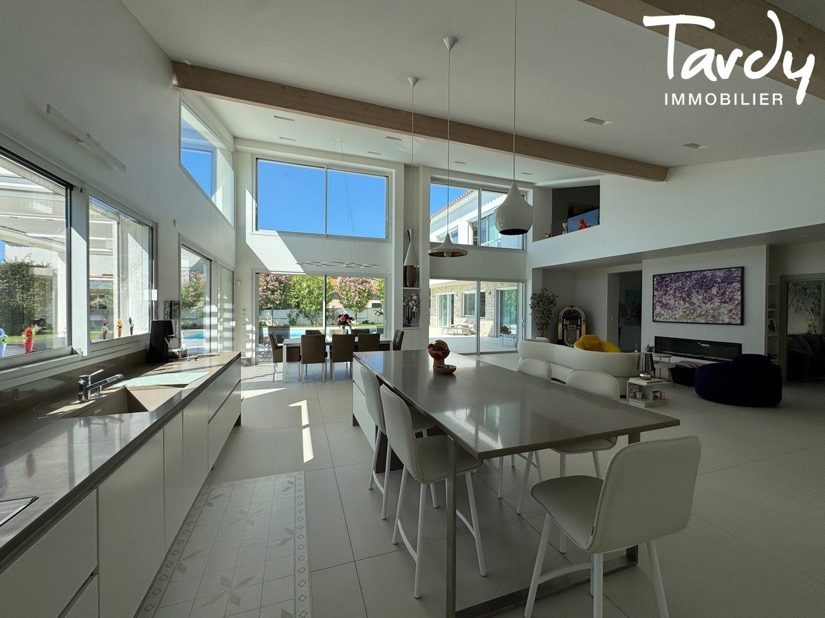 Maison à vendre, 370m², Saint-Cyr-sur-Mer