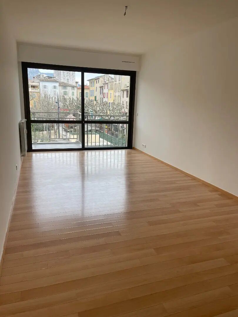 Appartement à louer, 60m², Vence