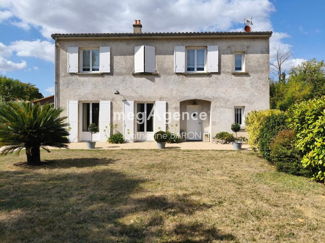 Maison à vendre, 220m², Beauvais-sur-Matha