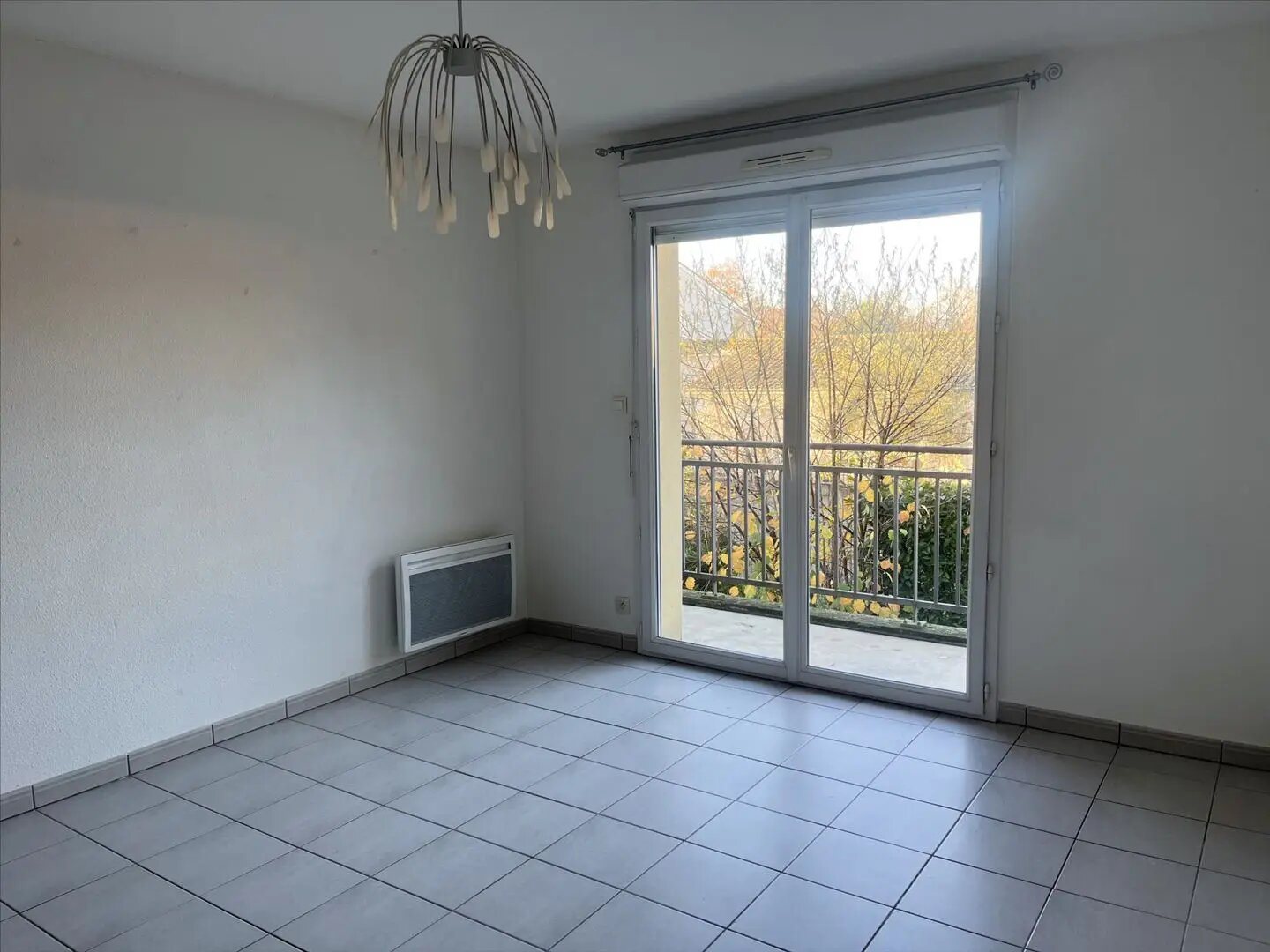 Appartement à louer, 2m², Saint-Quentin-de-Baron