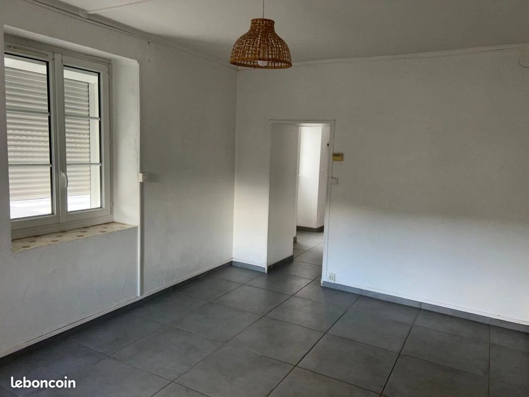 Maison à louer, 101m², Maresché