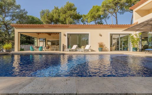 Maison 10 pièces 288 m² · à Nages-et-Solorgues · 288 m² · 1 049 000 €