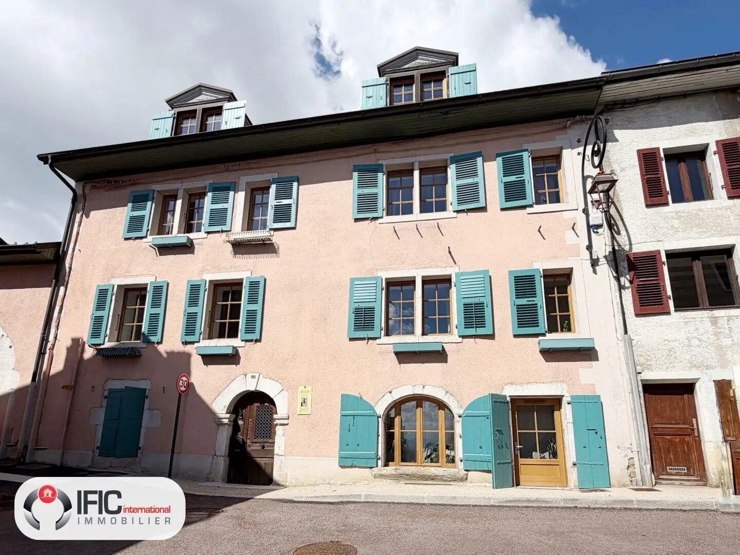 Maison à vendre, 251m², Gex