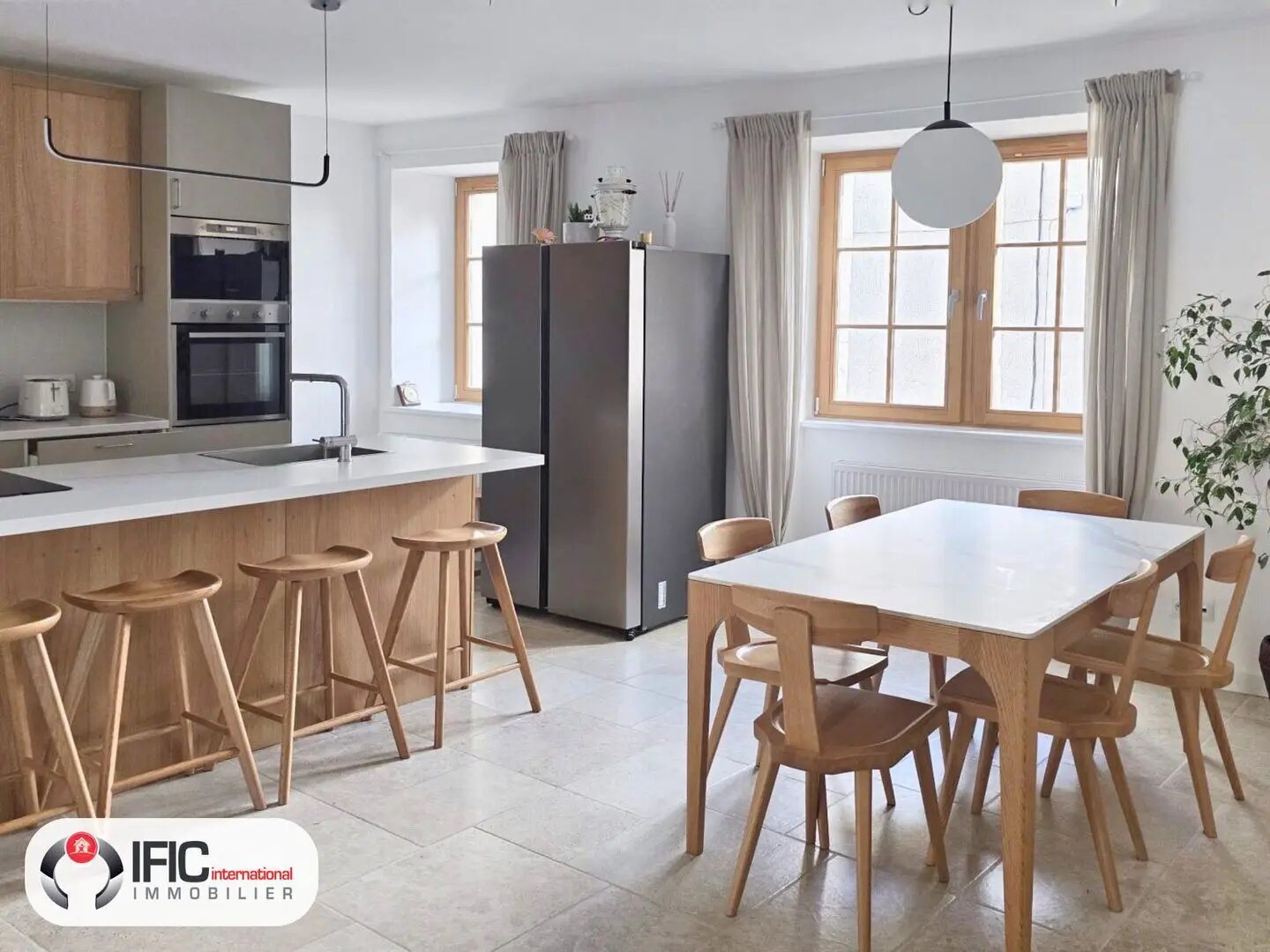 Maison à vendre, 251m², Gex