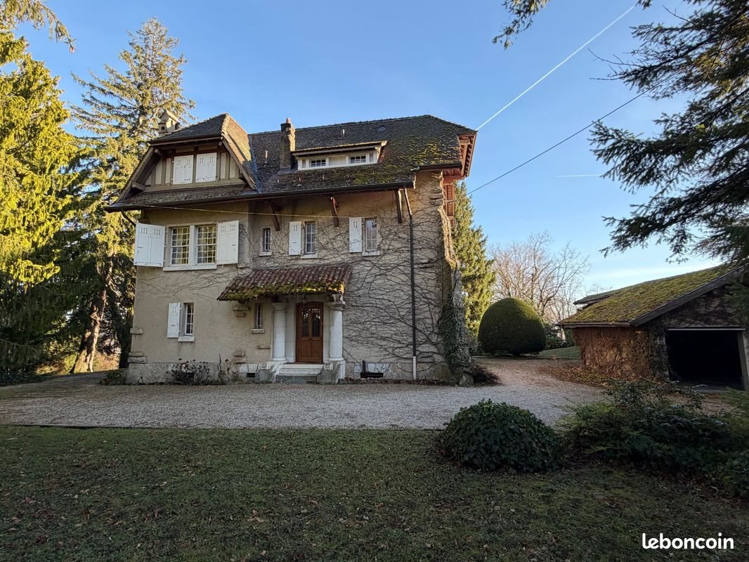 Maison à vendre, 236m², Gex