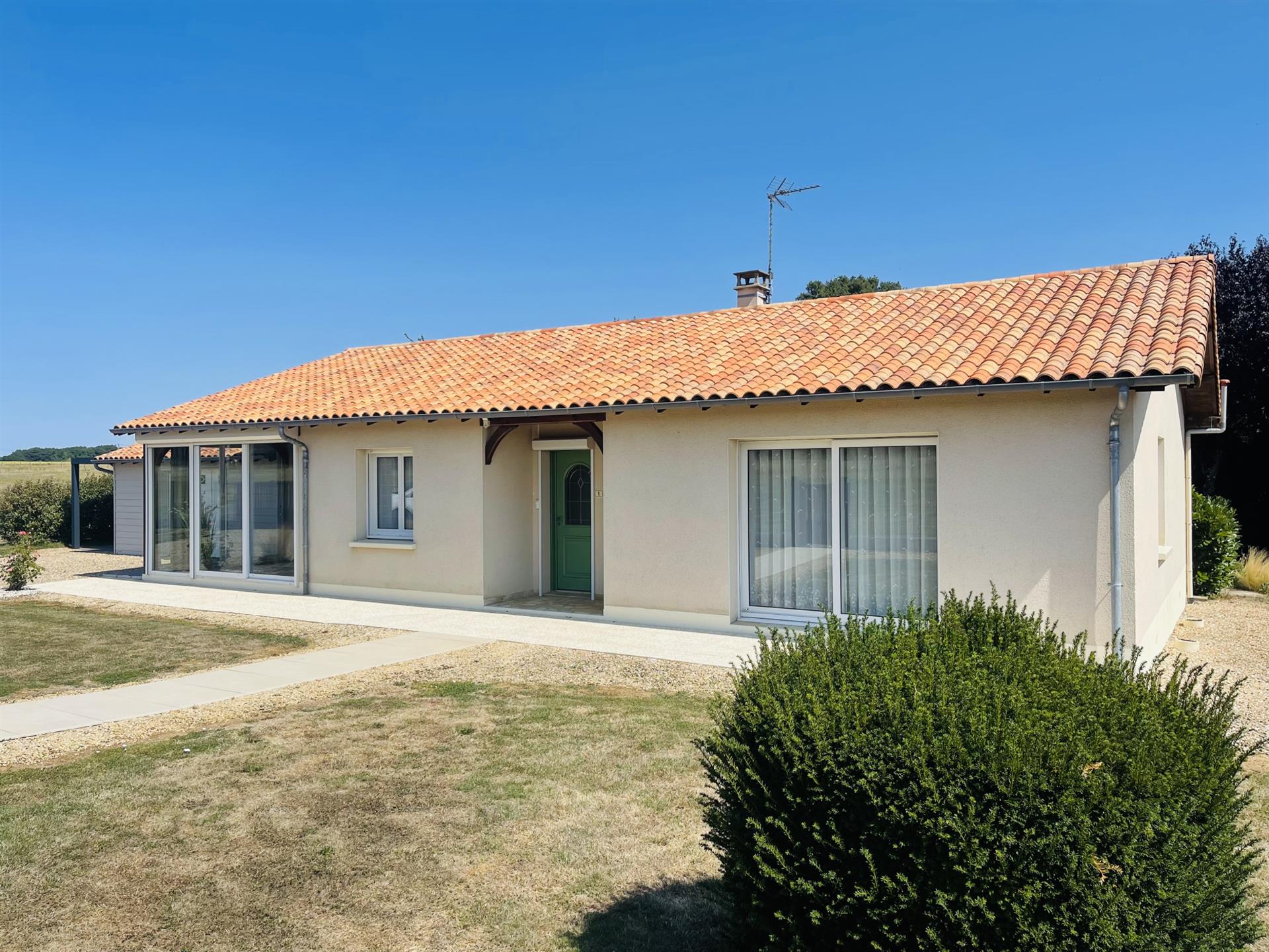 Maison à vendre, 106m², Nieuil-l'Espoir