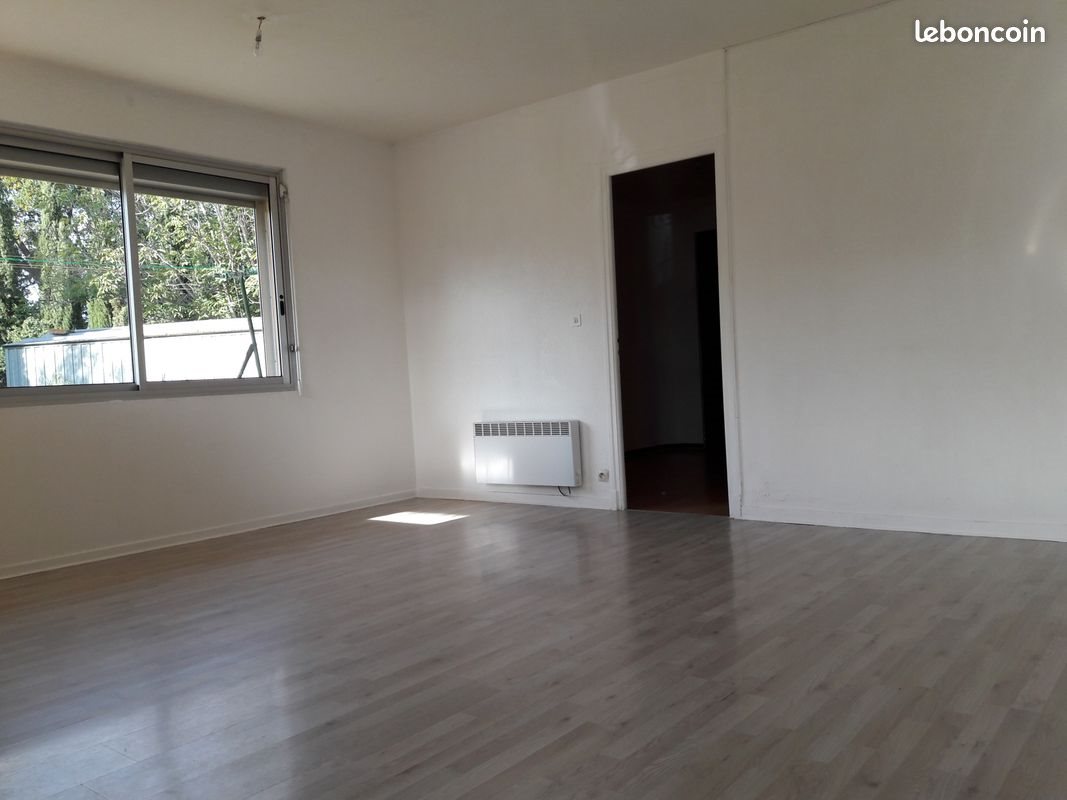 Appartement à louer, 55m², Villemolaque