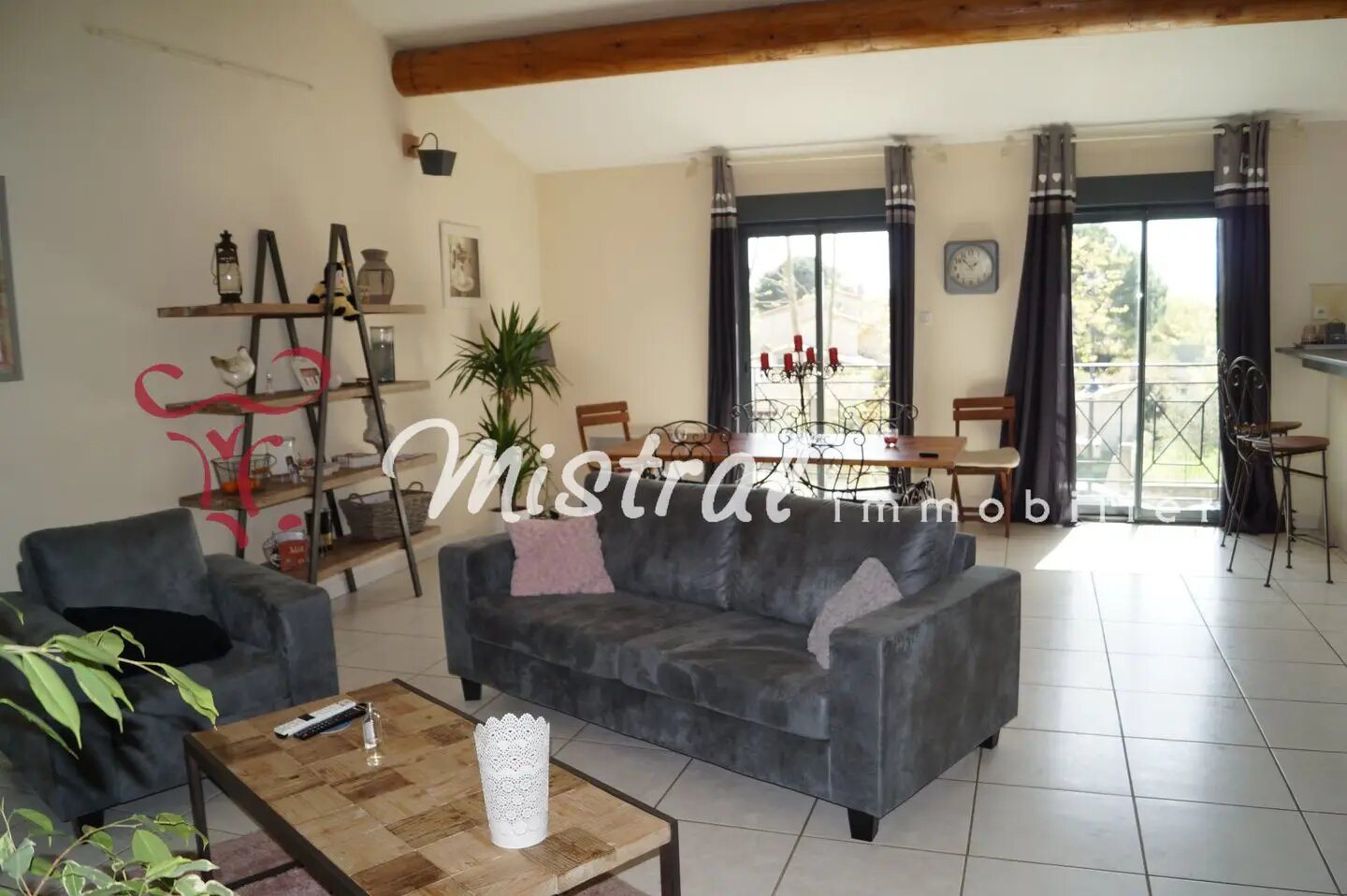 Appartement à louer, 85m², Saint-Laurent-d'Aigouze