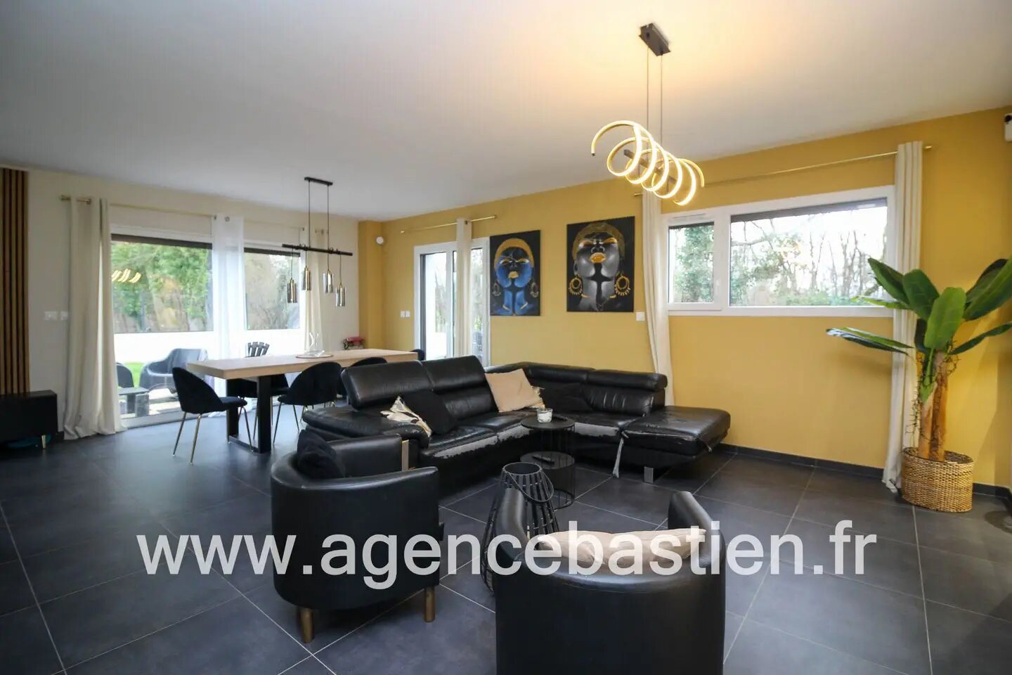 Maison à vendre, 151m², Saint-Genis-Pouilly