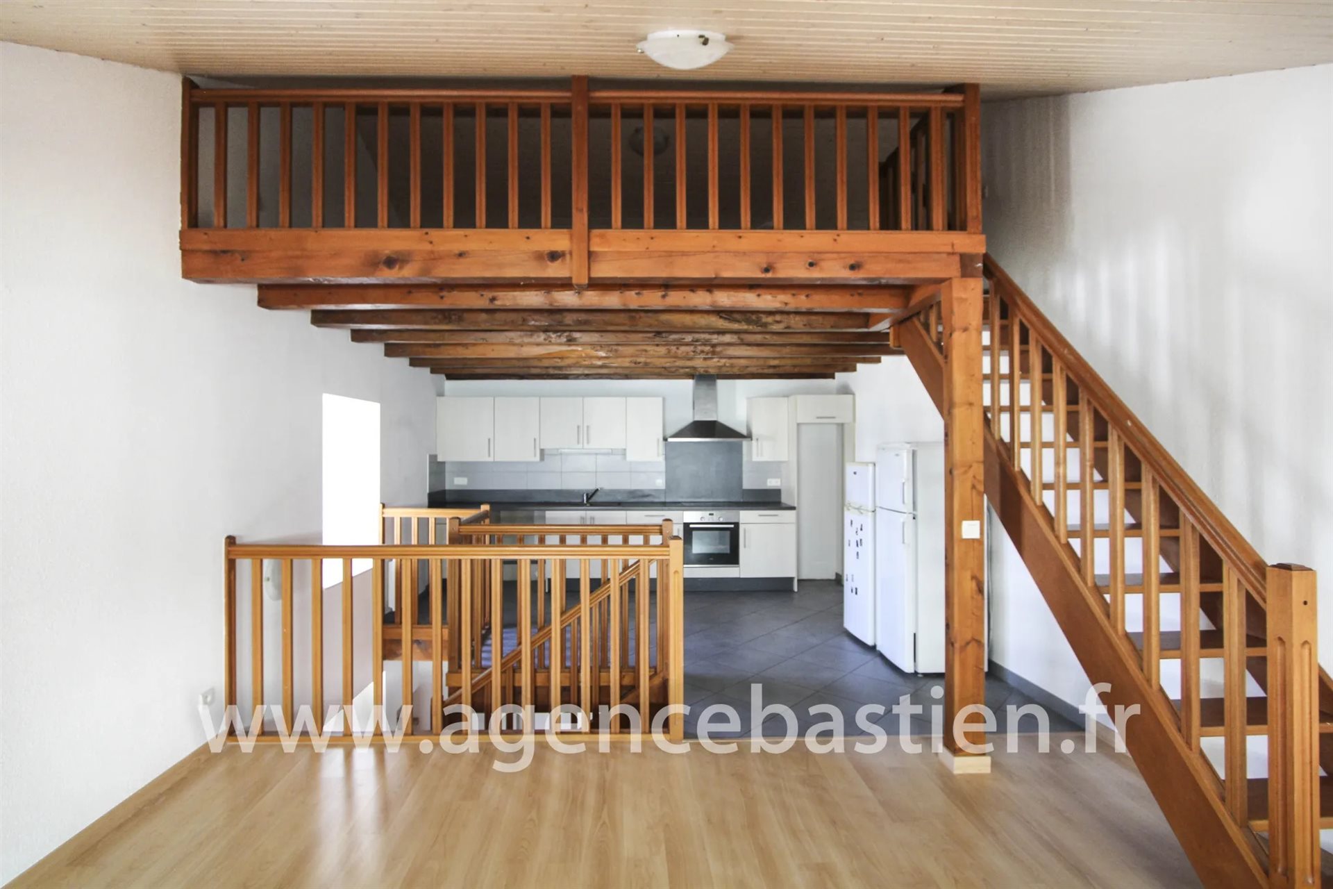 Appartement à louer, 78m², Péron
