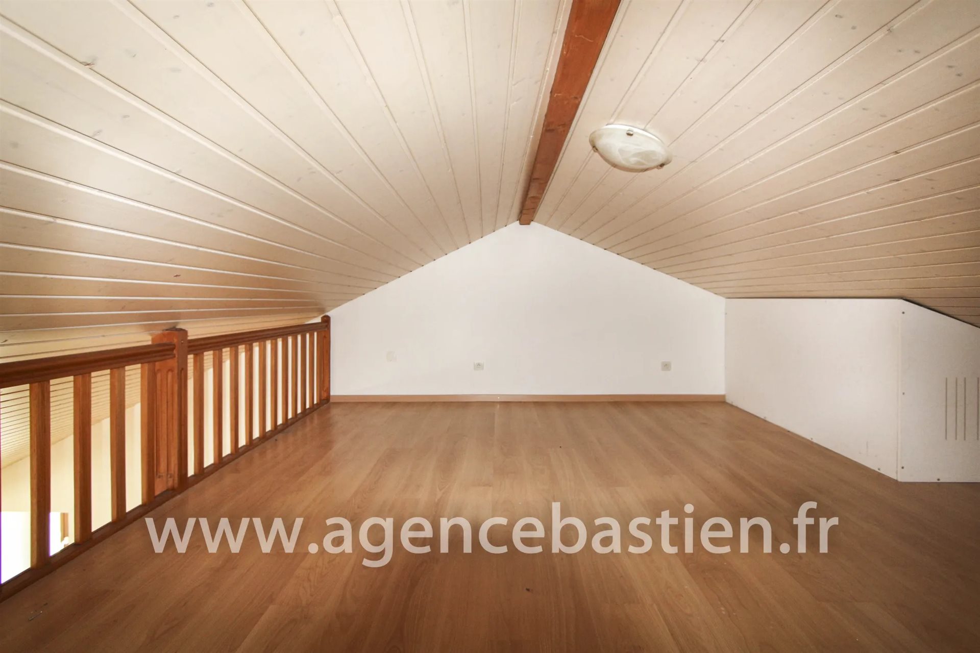 Appartement à louer, 78m², Péron
