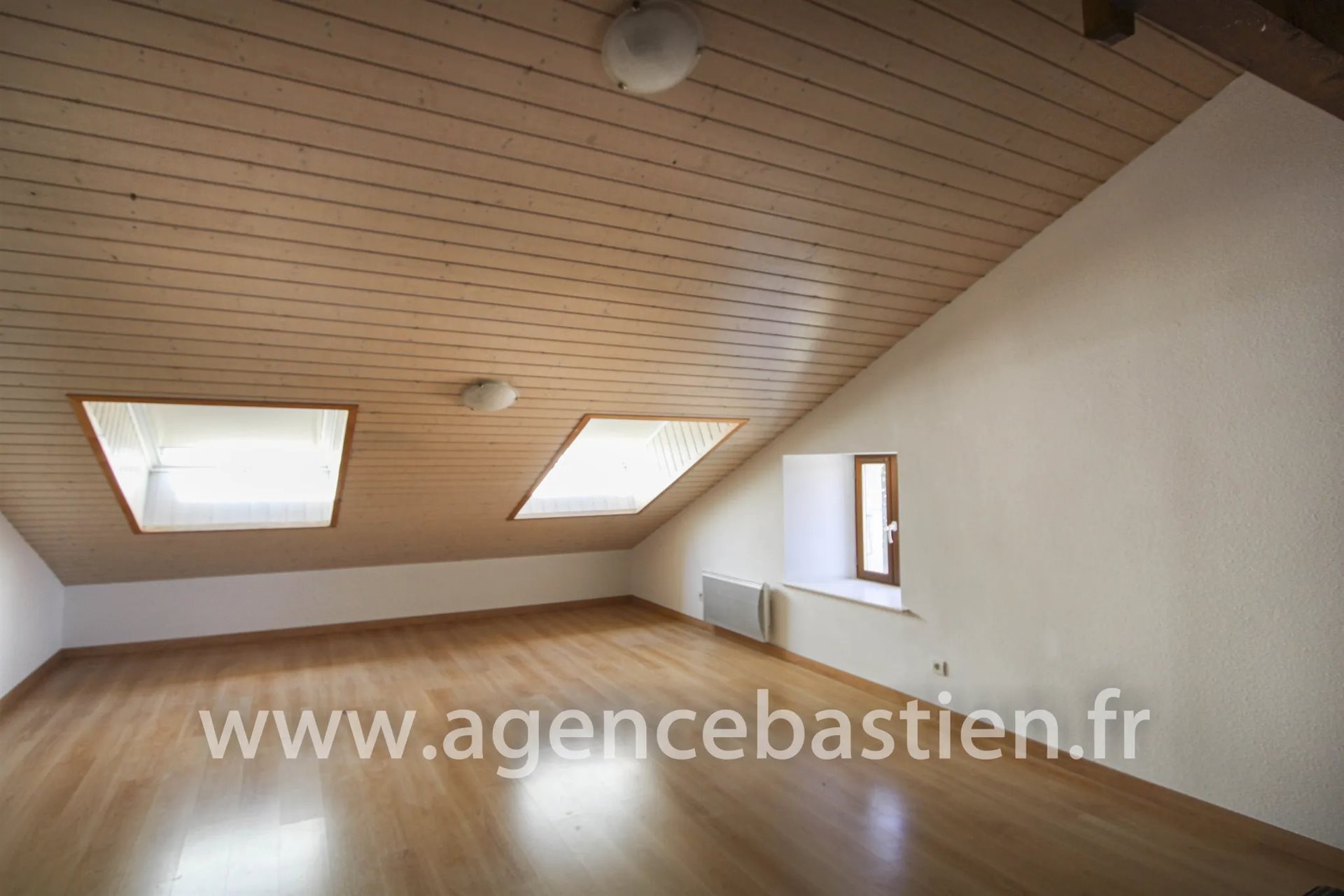 Appartement à louer, 78m², Péron