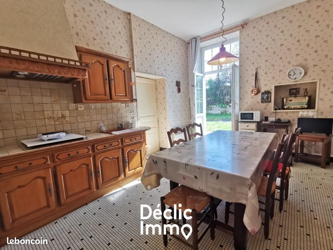 Maison à vendre, 230m², Saint-Martin-de-Saint-Maixent