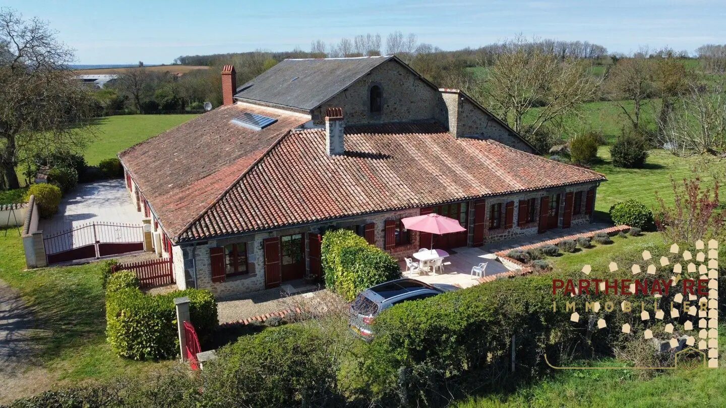 Maison à vendre, 257m², Gourgé