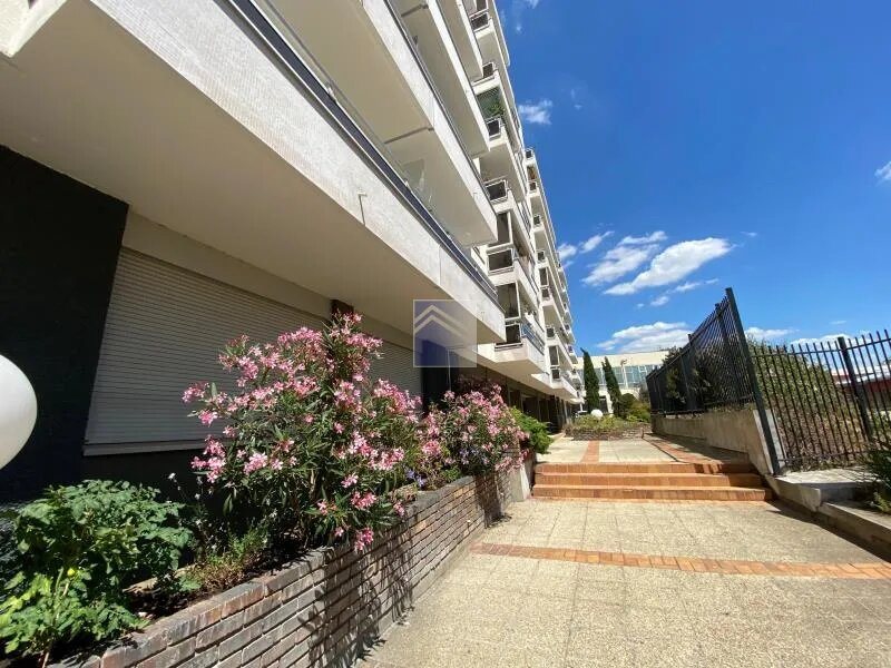 Appartement à louer, 72m², Courbevoie