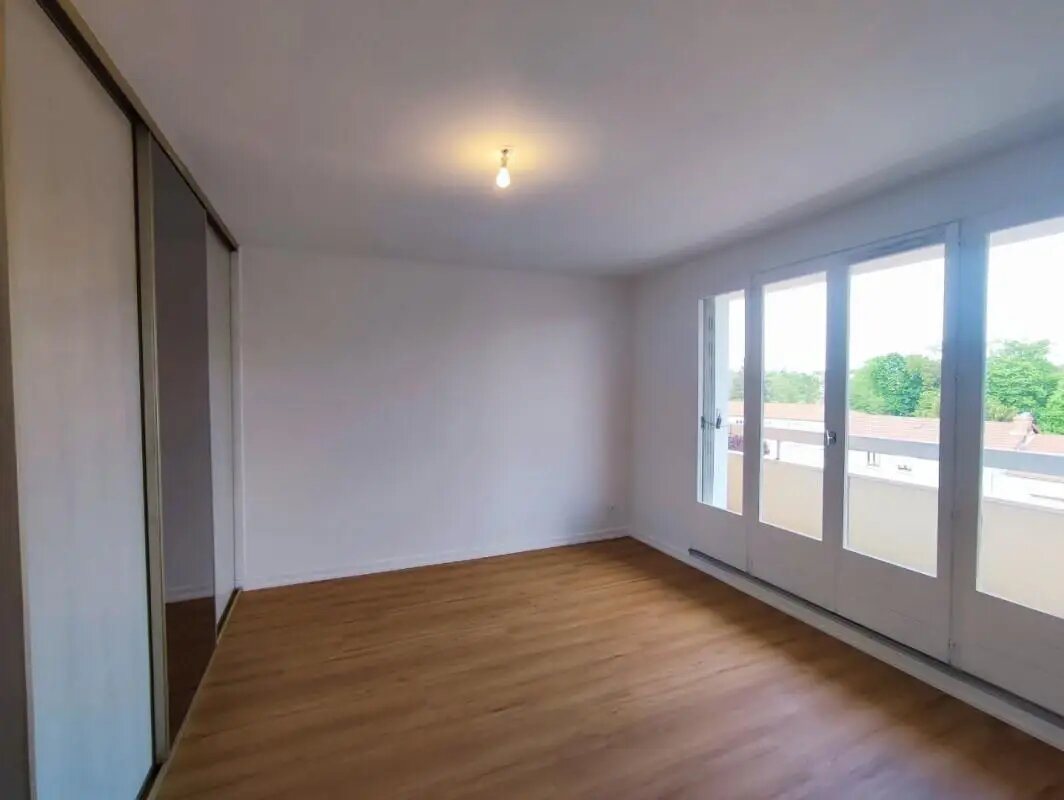 Appartement à louer, 56m², Pont-de-Chéruy