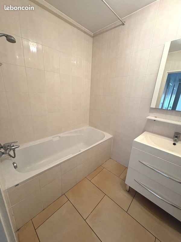 Appartement à vendre, 70m², Saint-Etienne-de-Saint-Geoirs