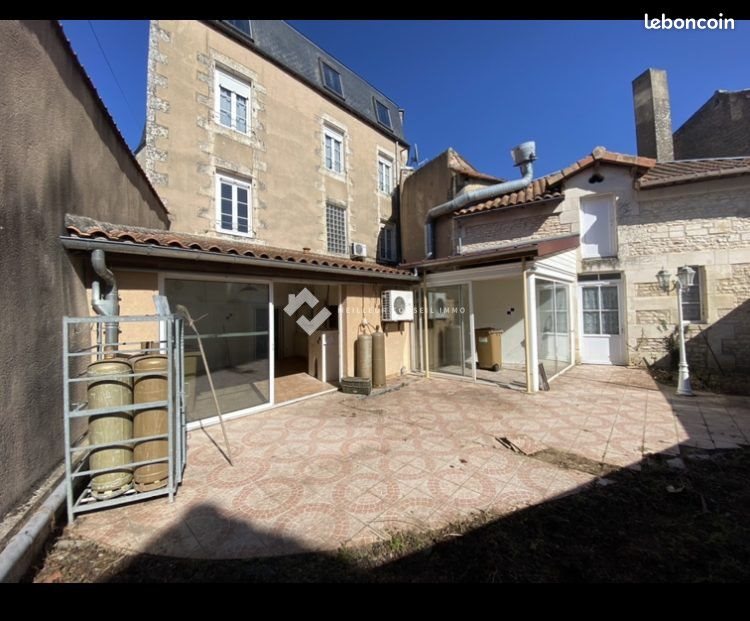 Appartement à vendre, 375m², Neuville-de-Poitou