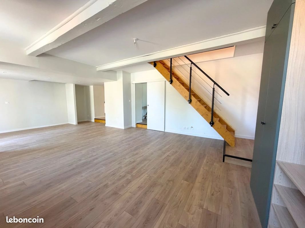 Maison à louer, 160m², Larra