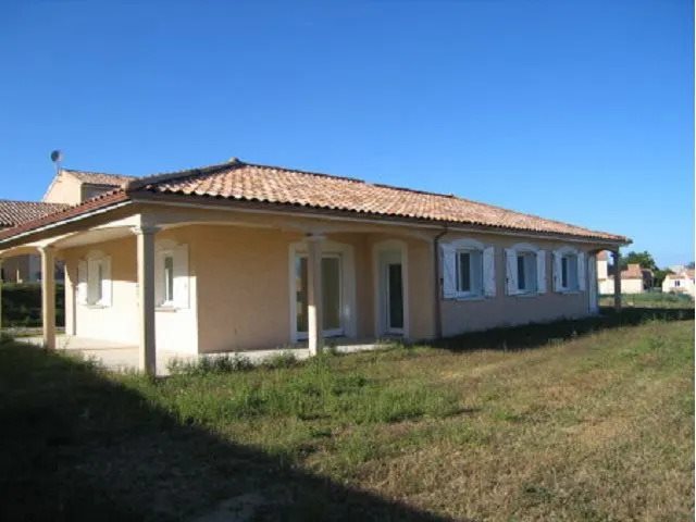 Maison à louer, 118m², Roiffieux