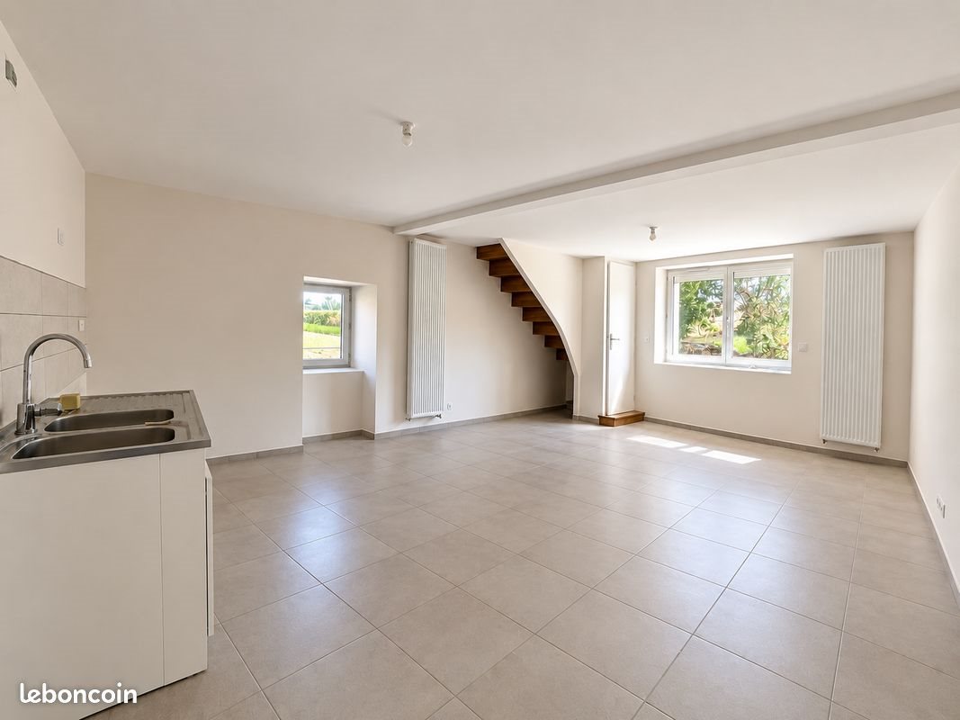 Maison à louer, 101m², Eclassan