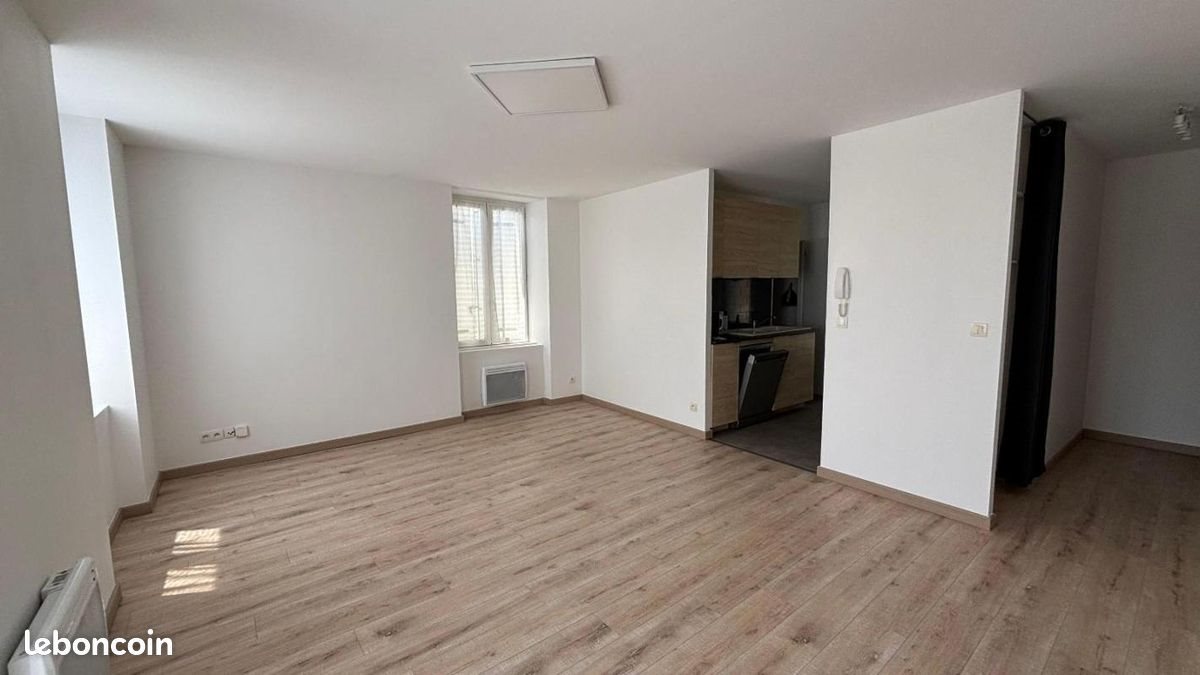 Appartement à louer, 82m², Coux