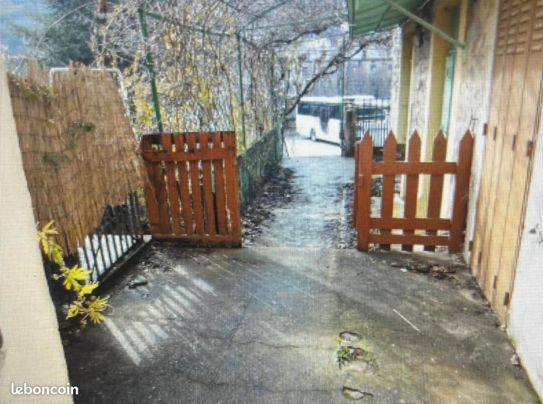 Appartement à louer, 45m², Saint-Sauveur-de-Montagut