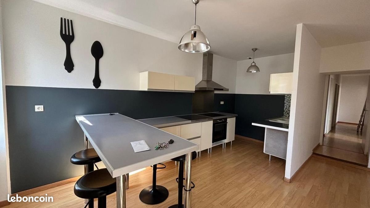 Appartement à louer, 81m², Coux