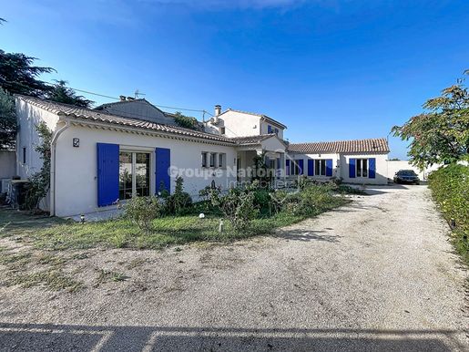 Maison 6 pièces 240 m² · à Saint-Rémy-de-Provence · 240 m² · 749 000 €