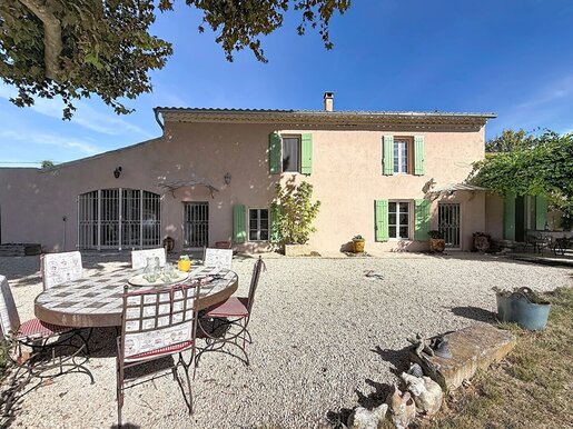Maison 8 pièces 251 m² · à Cabannes · 251 m² · 699 000 €