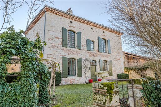 9 pièces 305 m² · à Monflanquin · 305 m² · 579 000 €