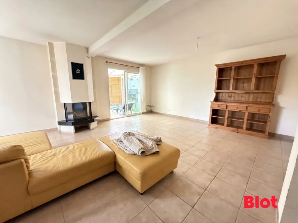 Maison à vendre, 165m², Montreuil-le-Gast
