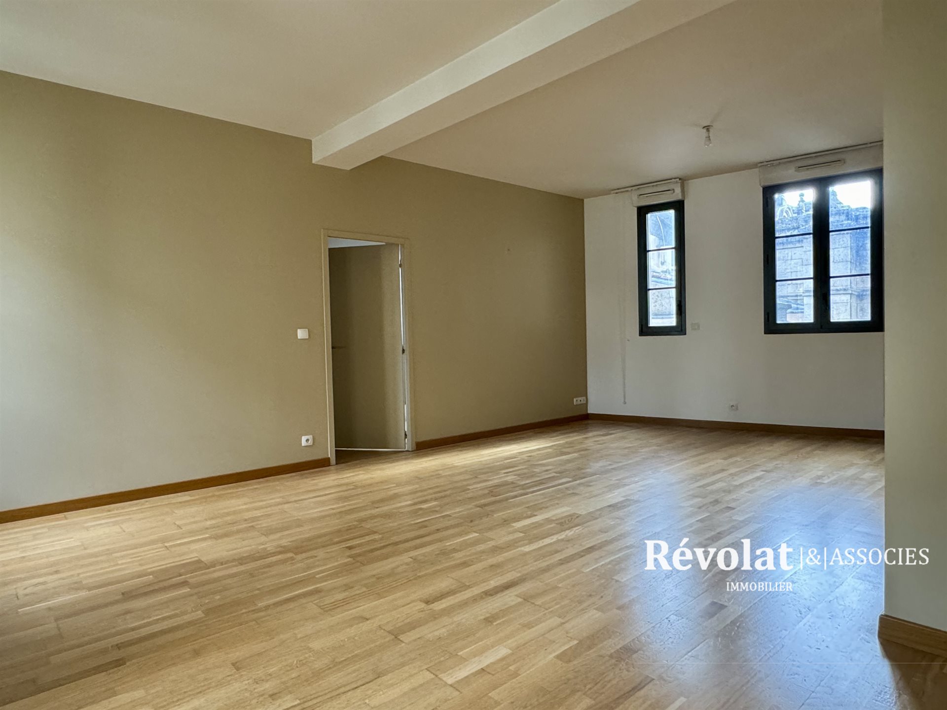 Appartement à louer, 81m², Bordeaux
