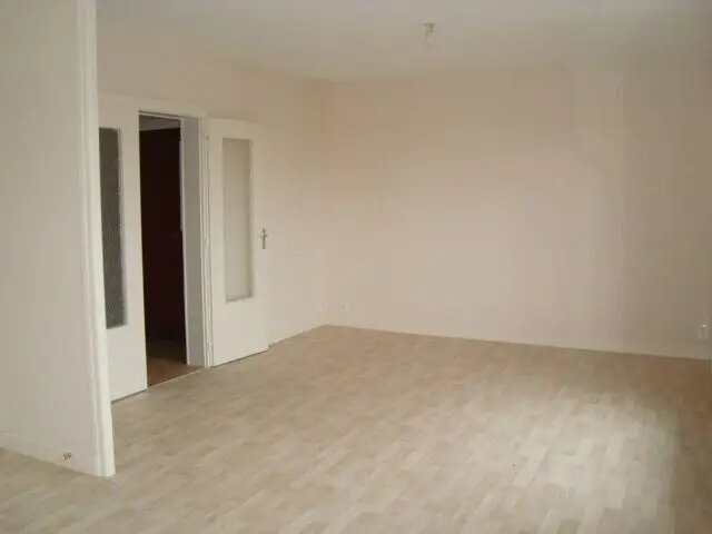 Appartement à louer, 77m², Désertines