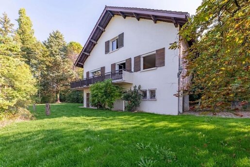 Maison 8 pièces 340 m² · à Chuzelles · 340 m² · 430 000 €