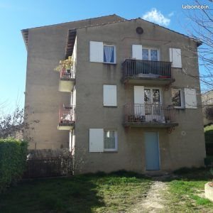 Appartement à louer, 76m², Riez