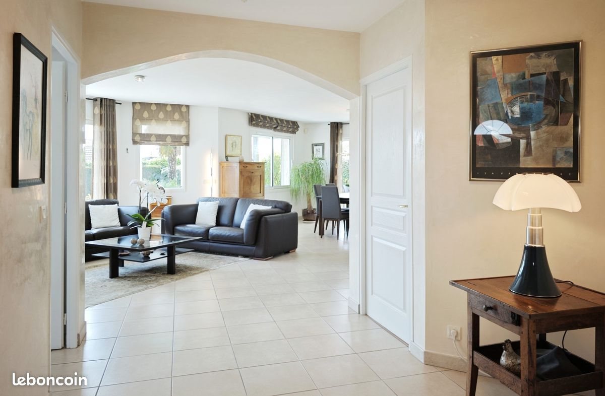 Maison à vendre, 182m², Cessy