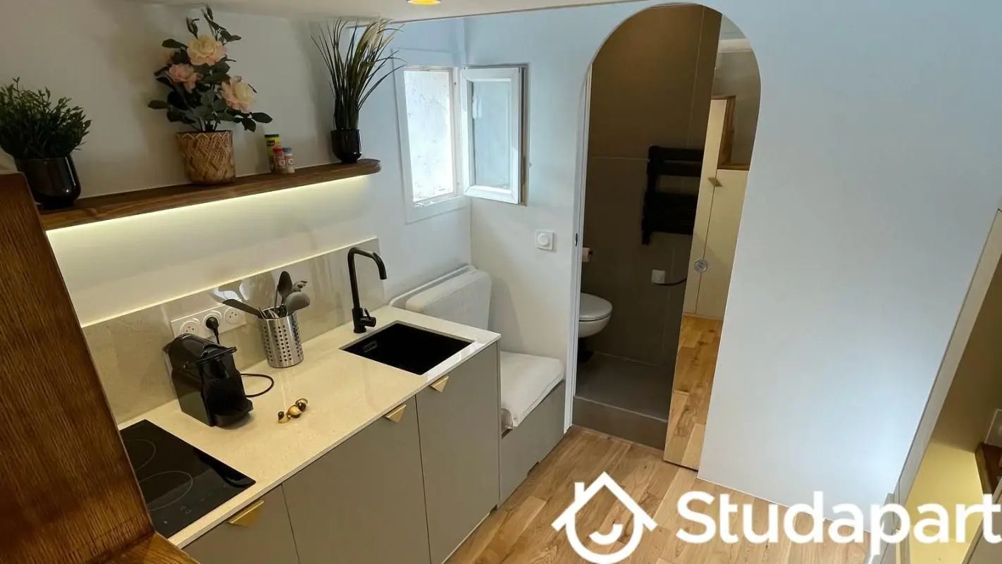 Appartement à louer, 9m², Paris 8ème