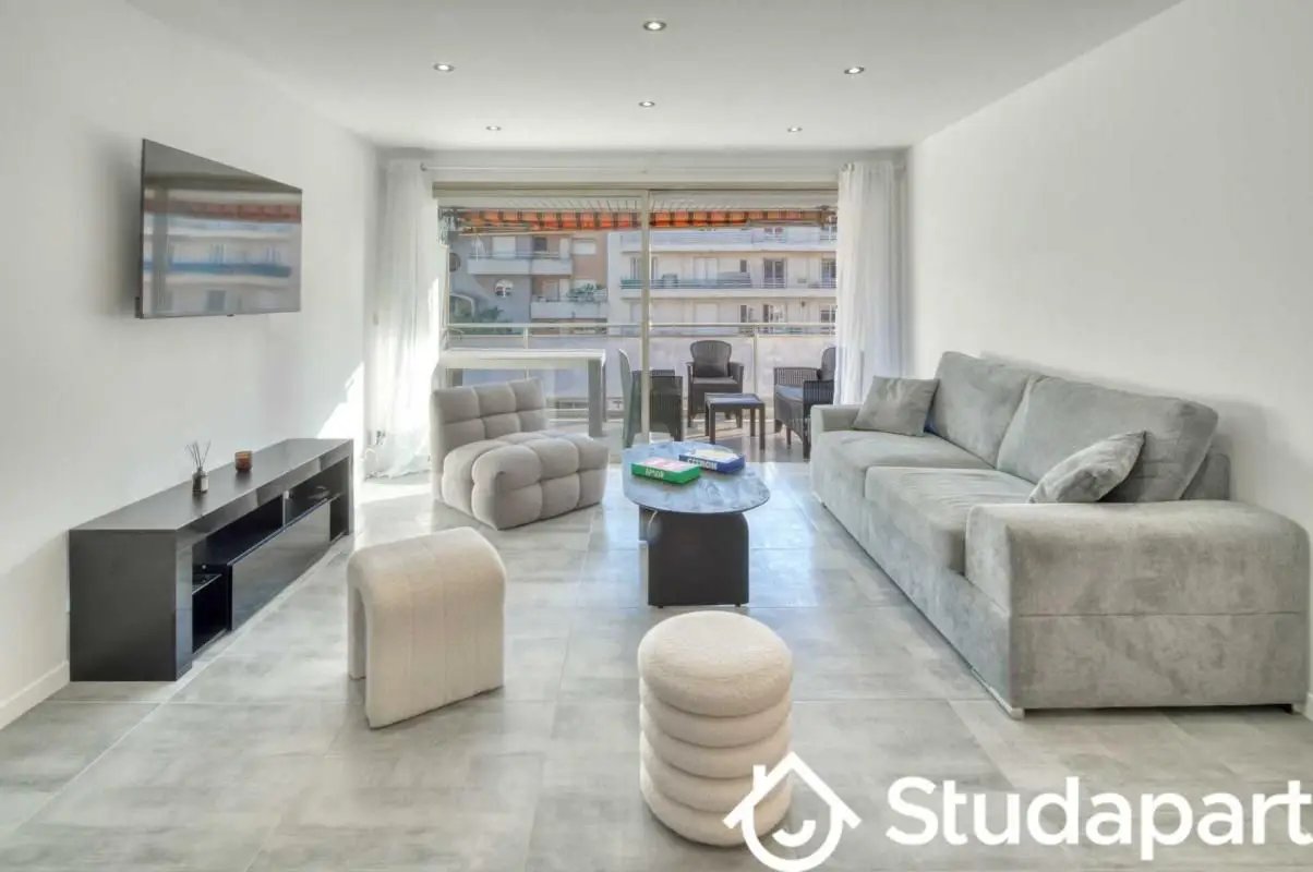 Appartement à louer, 60m², Antibes