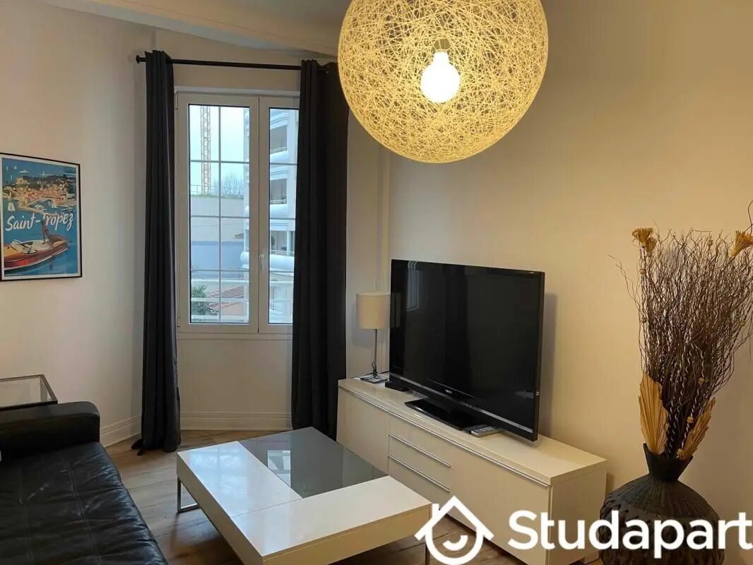 Appartement à louer, 58m², Antibes