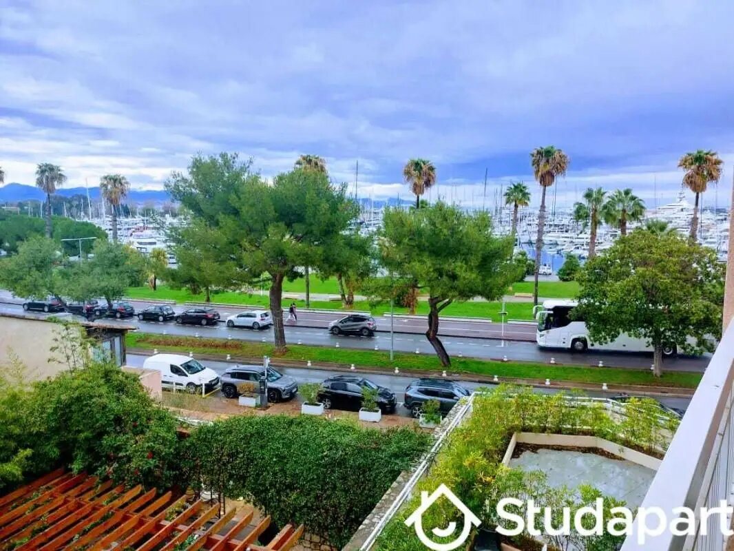 Appartement à louer, 70m², Antibes