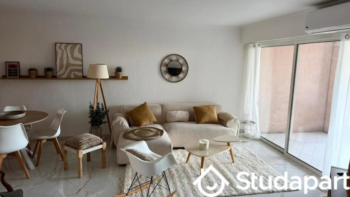 Appartement à louer, 70m², Antibes