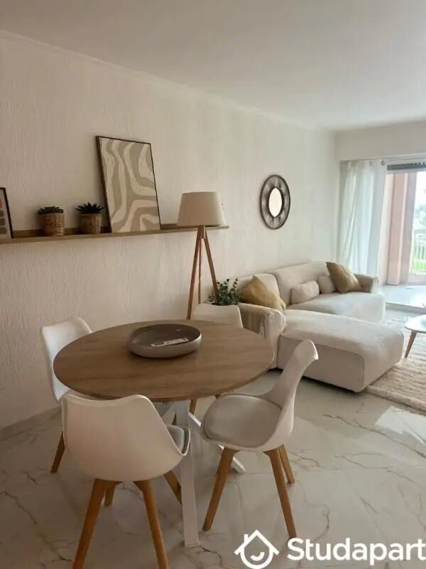 Appartement à louer, 70m², Antibes