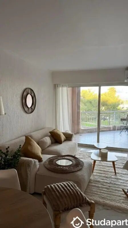 Appartement à louer, 70m², Antibes
