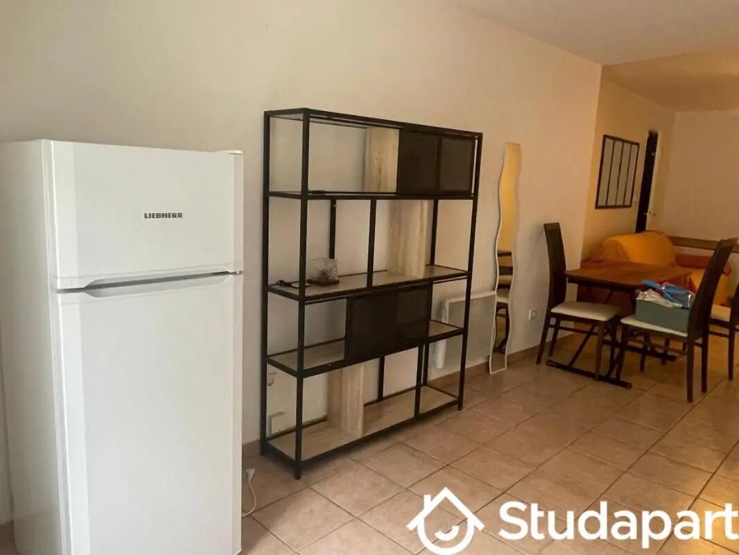 Appartement à louer, 29m², Eguilles