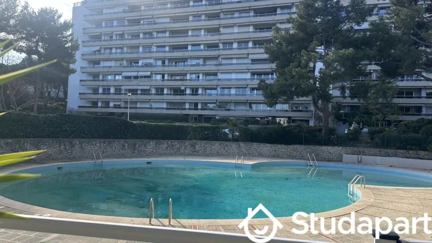 Appartement à louer, 17m², Marseille 8ème